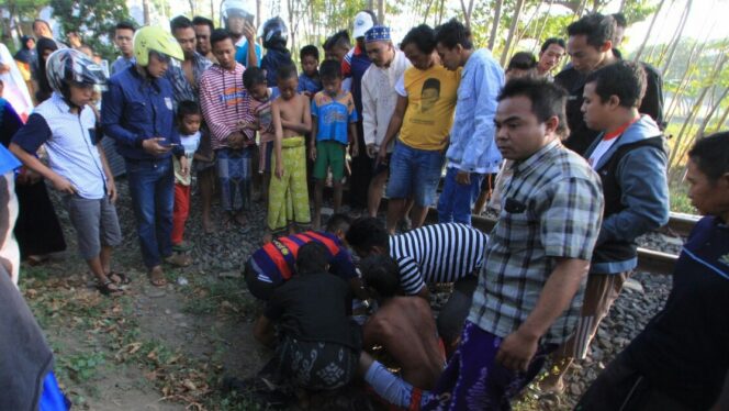 
					Warga Lumajang Tewas Tersambar KA di Probolinggo 