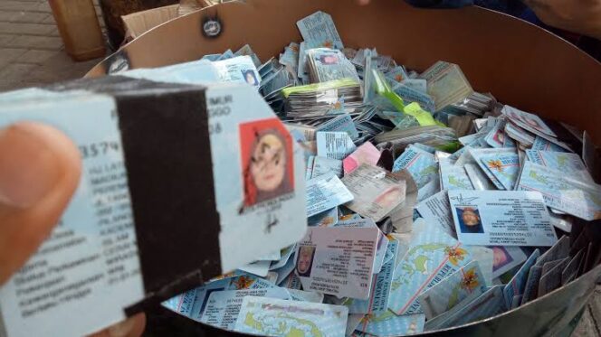 
					Blanko E-KTP Habis, Warga Kota Probolinggo Dapat Suket 