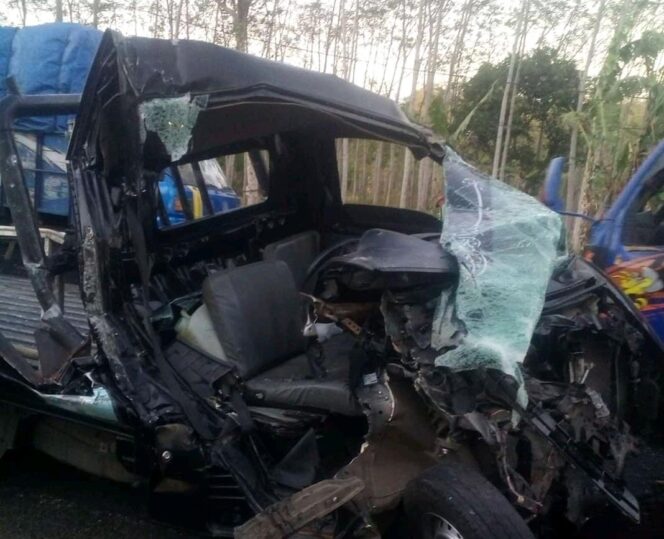 
					Brakkkk, Pick Up dan Truk ‘Adu Moncong’ di Malasan