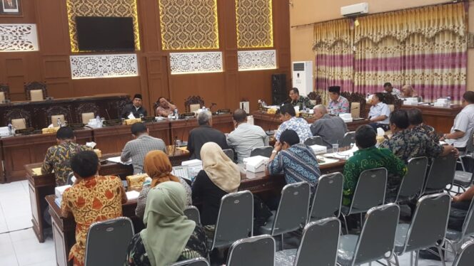 
					Akhirnya DPRD Setujui Pengadaan Ambulan, Tapi Hanya 18 Unit