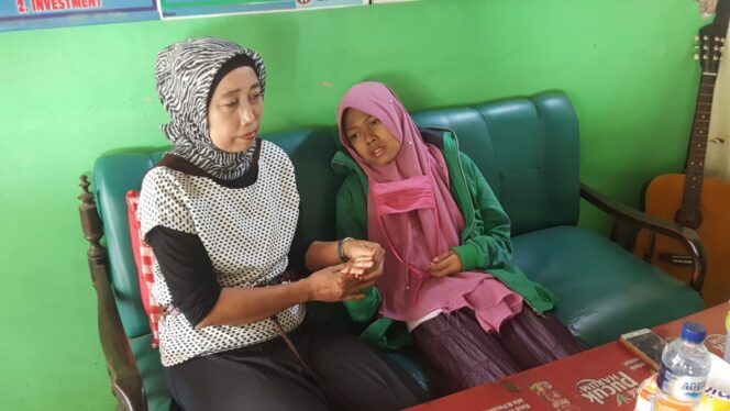 
					Sakit Lupus, Shela Terpaksa Putus Kuliah