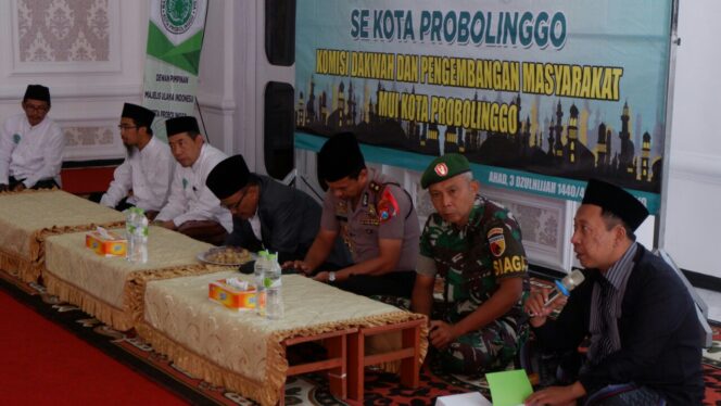 
					Khatib Diminta Sentuh Problema Umat