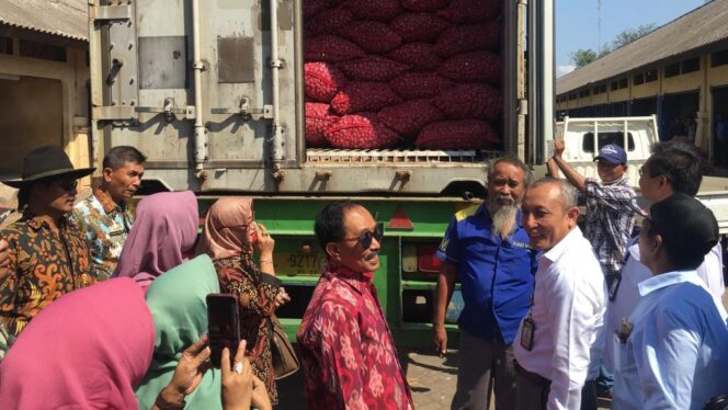 
					Katrol Anjloknya Harga, 55 Ton Bawang Merah Diekspor ke Thailand