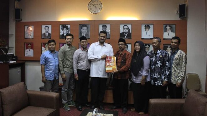 
					Tiga Parpol Belum Serahkan Berkas SKCK