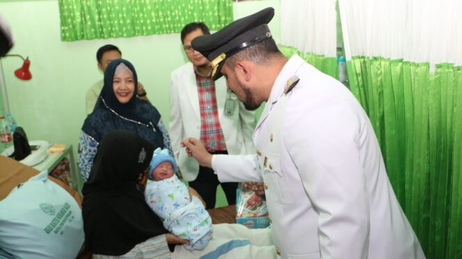 
					Dari Bayi Lahir hingga Menikah di Hari Kemerdekaan RI
