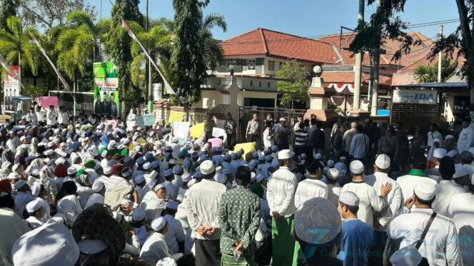 
					Didemo Massa Soal Tempat Karaoke, DPRD Melunak