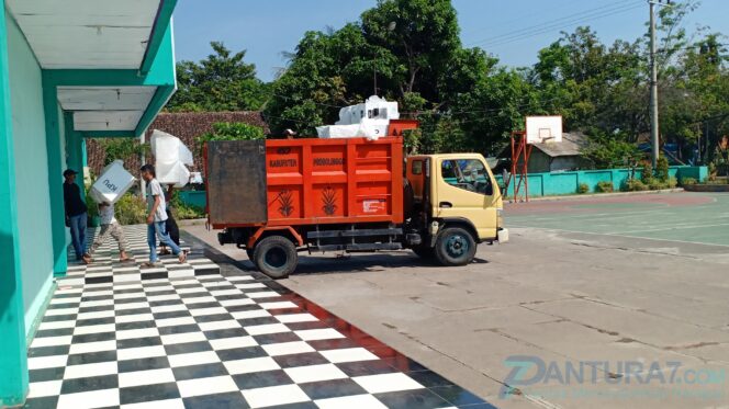 
					KPU Pindahkan Puluhan Ribu Kotak Suara