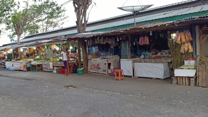 
					Bertahun-tahun, Pedagang Buah Semampir Bebas Retribusi
