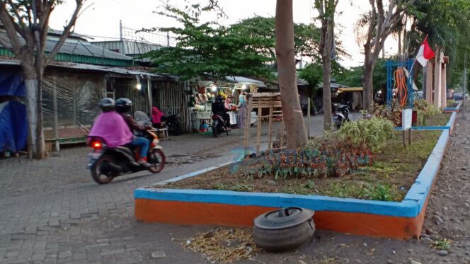 
					Pedagang Pasar Buah Semampir Kini Wajib Bayar Retribusi