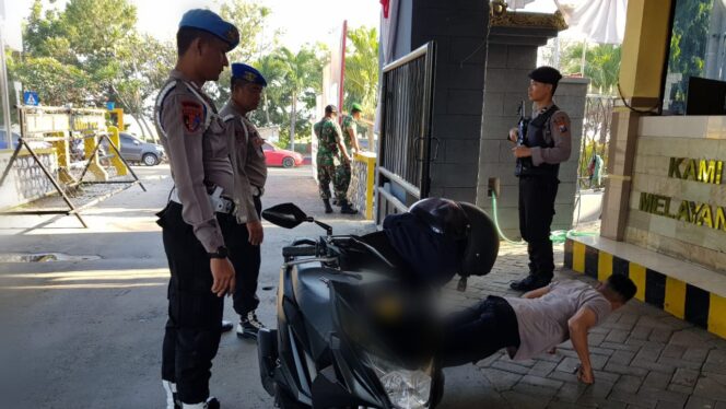 
					SIM-STNK Kadaluarsa, 7 Polisi Dipush-up