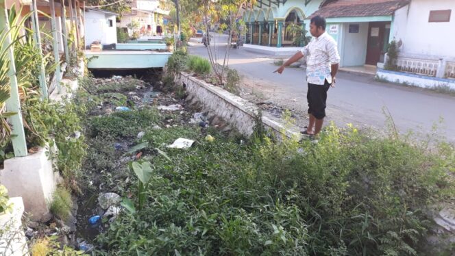 
					Sampah Penuhi Kali Selogudig Kulon Pajarakan Sepanjang 500 Meter