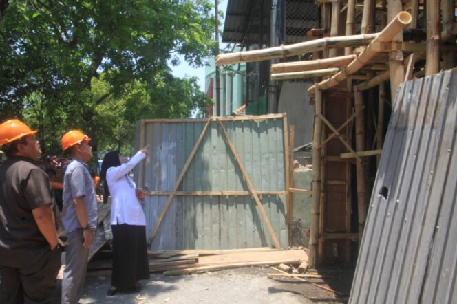 
					Komisi III DPRD Kota Probolinggo Sidak Proyek RSUD