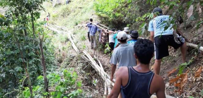 
					Perbaiki Pipa, Warga Ngepung Tewas Terjatuh