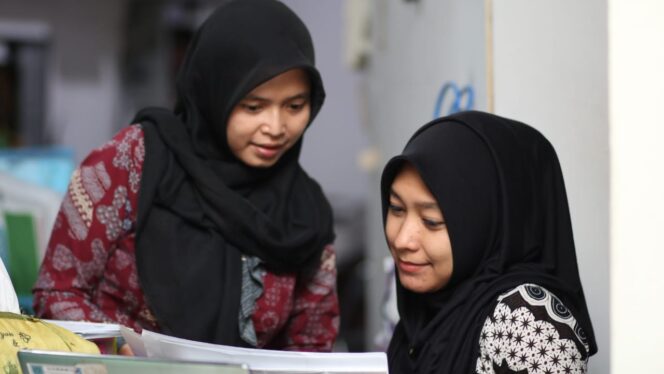 
					Tukang Becak hingga Pegawai Pemkot Kenakan Batik