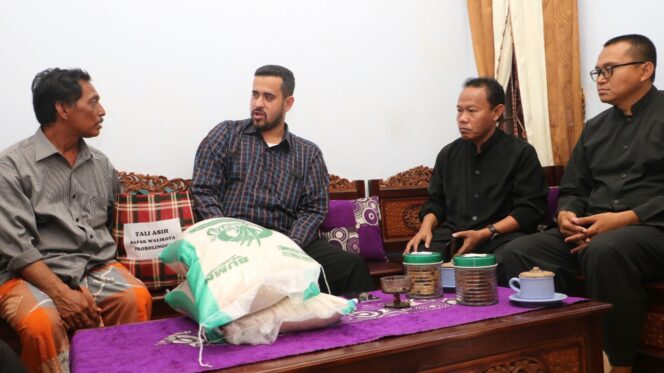 
					Walikota Probolinggo Kunjungi 8 Warga  dari Papua