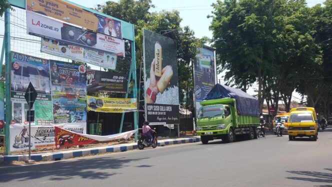 
					Meski Dilarang, Truk Kembali Lintasi Jalan Kota Probolinggo