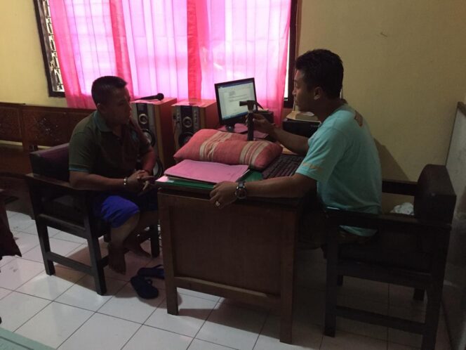 
					Kesal, Suami di Leces Palu Kepala Istri