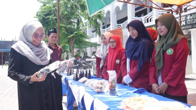 
					Gelar Bazar Kewirausahaan, Mahasiswa STIH Zaha Unjuk Kreatifitas