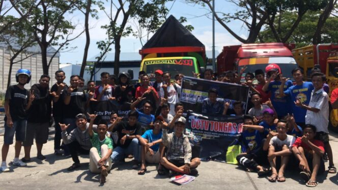 
					Kopdar Komunitas Pengendara Truk dan Pickup, Kurangi Kenakalan Remaja