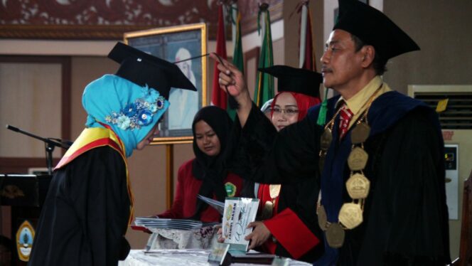 
					INZAH, STIH, I-TECH Wisuda 563 Mahasiswa Tahun Akademik 2018-2019