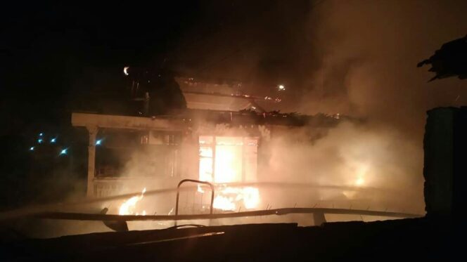 
					Dua Rumah di Area Pasar Muneng Ludes Terbakar