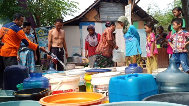 
					Akhirnya, Warga Desa Sindet Anyar Dapatkan Air Bersih
