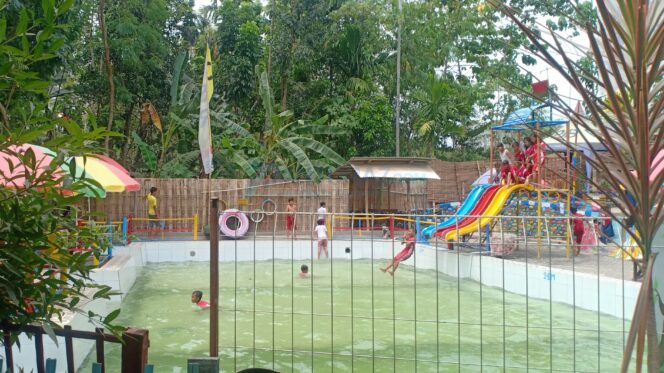 
					Wisata Pemandian di Pakuniran Yang Juga Sediakan Tempat Membaca