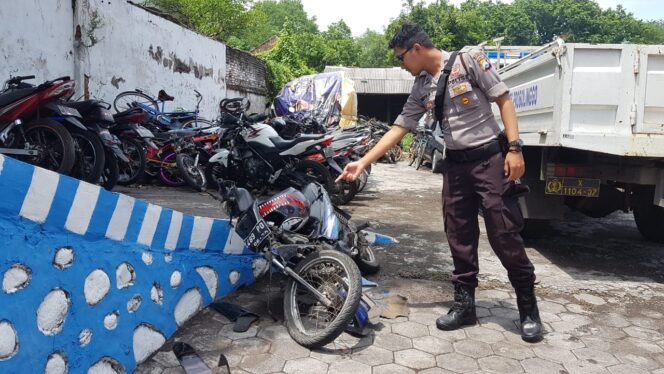 
					Laka di Randuputih, Pengendara Motor Tewas