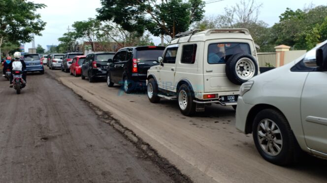 
					Sejak Pagi, Jalur Pantura Paiton Macet