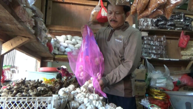 
					Dampak Virus Corona, Harga Bawang Putih Meroket