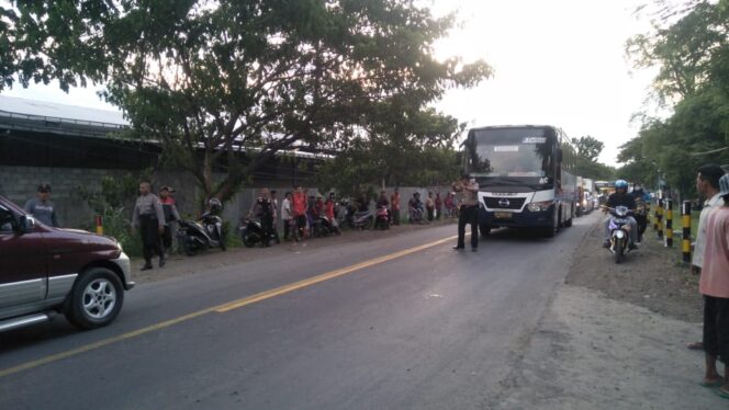 
					Motor ‘Cium’ Truk, Remaja Paiton Tewas