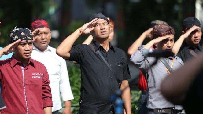 
					Rayakan HPN, Jurnalis Probolinggo Upacara Bendera