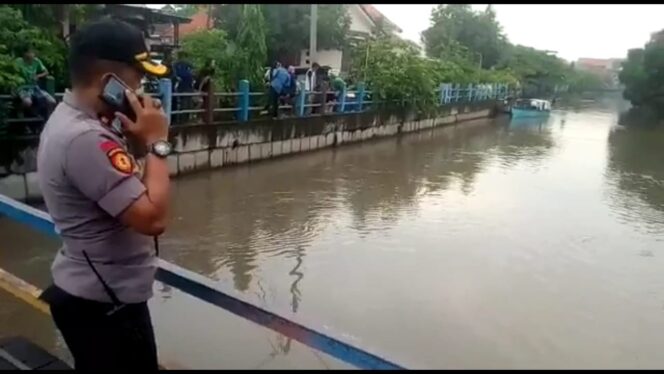 
					Mandi di Sungai Pucang, 3 Siswa Tenggelam