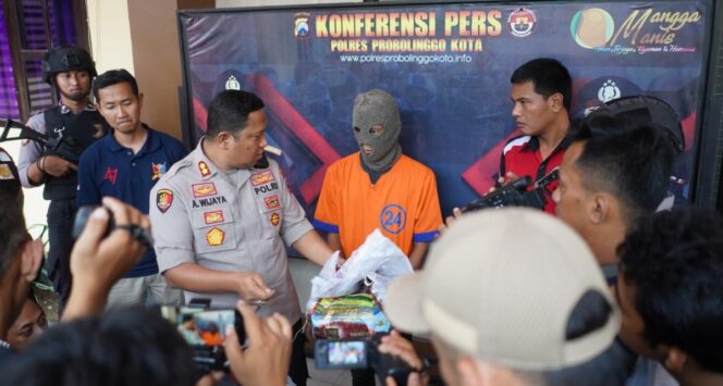 
					Cemburu, Suami di Kademangan Bacok Pria yang Bonceng Istrinya