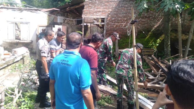 
					Lagi, Hujan Deras Robohkan Rumah
