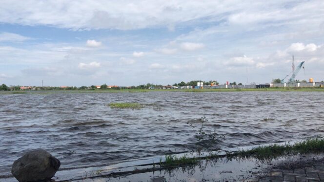 
					Salah satu kawasan yang tergenang banjir di Kecamatan Tanggulangin, Sidoarjo. (Foto : Fathir Hafidz)