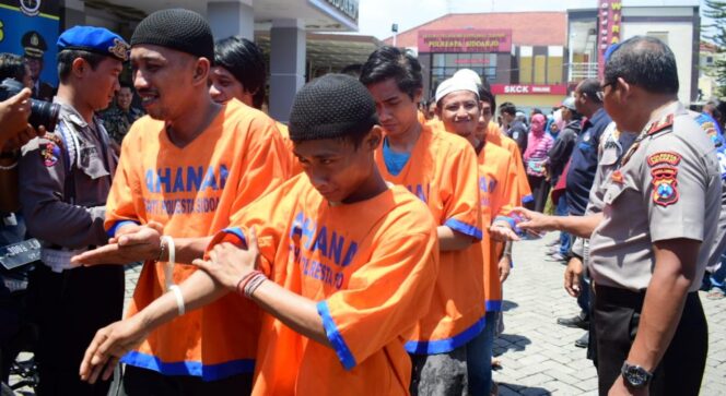 
					Sebulan, Polresta Sidoarjo Gulung 76 Tersangka Narkoba