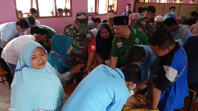 
					Bantu Warga Kurang Mampu, LKNU Khitan Puluhan Anak