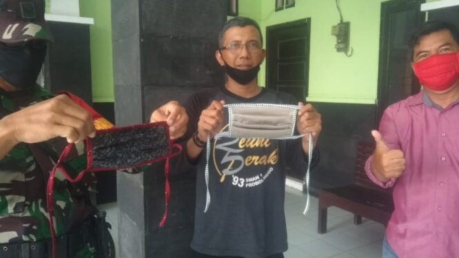 
					Harga Mahal, Warga Jahit Masker Sendiri
