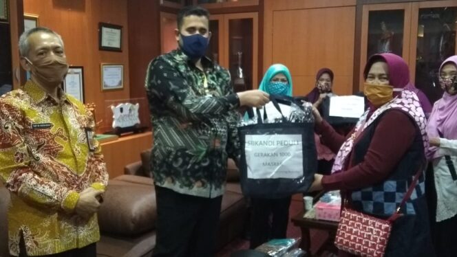 
					Hari Kartini, Griya Srikandi Sumbang 1.000 Masker, APD, dan Face Shield
