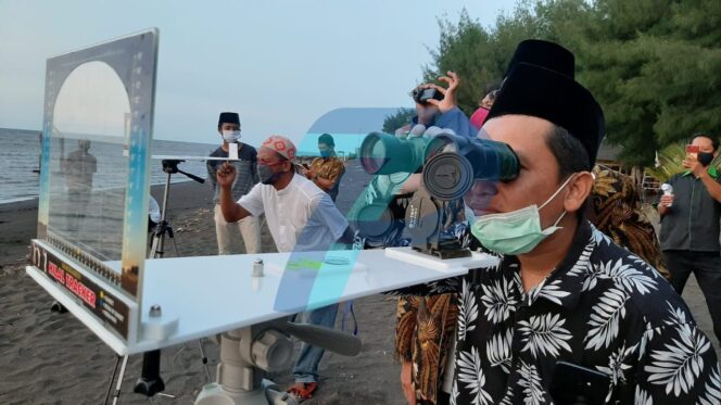 
					Awan Cumulus Halangi Pengamatan Hilal di Pantai Duta
