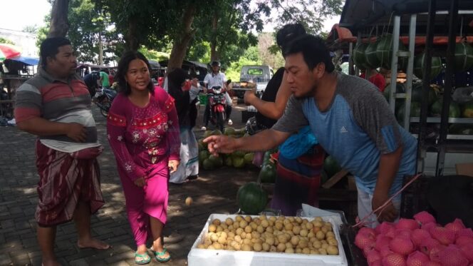 
					PKL Buah di Pinggir Jalan ‘Diboyong’ ke Pasar Buah Mastrip
