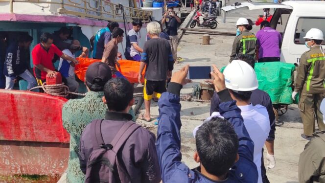 
					Diduga Sakit Jantung, ABK KM Rezeki Baru Meninggal