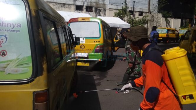 
					Disemprot Disinfektan, Sopir Angkot; Kami Butuh Sembako