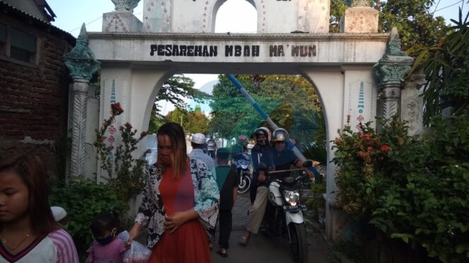 
					Pandemi Covid-19, Ziarah Kubur Tetap Ramai