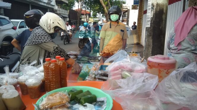 
					Awal Puasa, Pedagang Menu Takjil Bermunculan