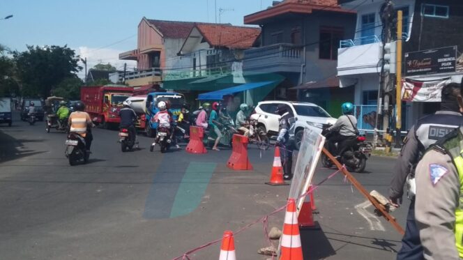 
					Jembatan Kedungasem Ambrol, Motor dan Mobil Bisa Masuk Kota
