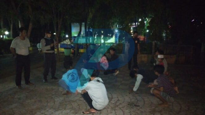 
					Asyik Pesta Petasan, Belasan Remaja Dicokok