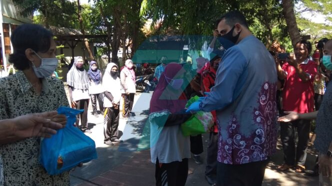 
					Terdampak Covid-19, Ratusan Pemulung Dibantu Sembako