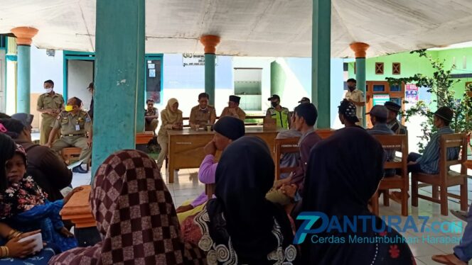 
					Kisruh BLT DD di Desa Ranon, 2 Kelompok Massa Demo